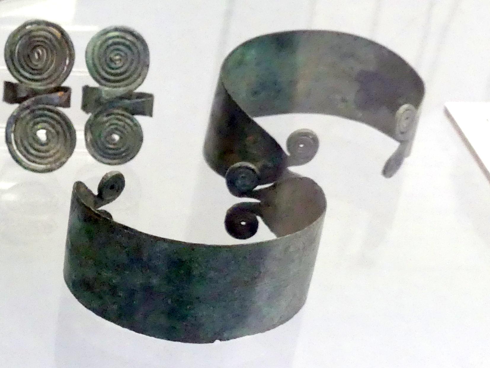 2 Armbänder mit Doppelspiralenden, Mittlere Bronzezeit C2, Undatiert