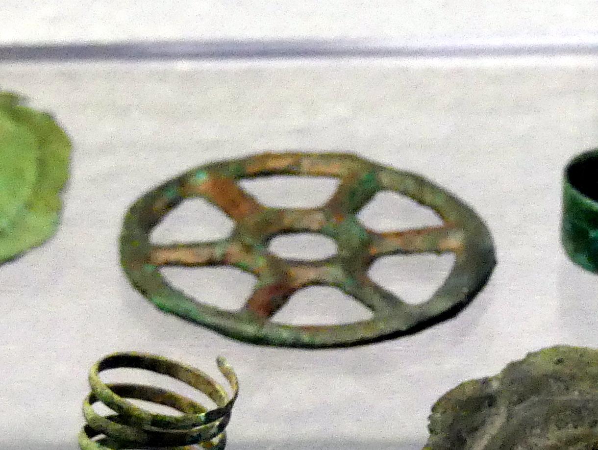 Radanhänger, Mittlere Bronzezeit, 3000 - 1300 v. Chr., Bild 1/2