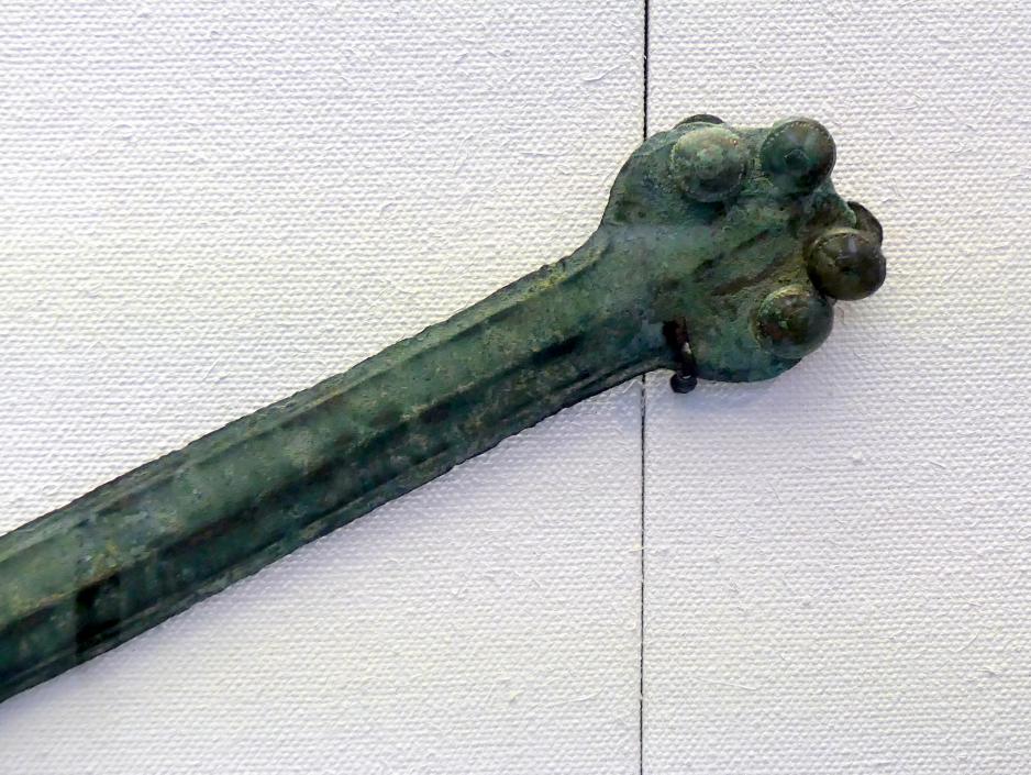 Kurzschwert mit trapezoider Griffplatte, Mittlere Bronzezeit B, Undatiert, Bild 2/3