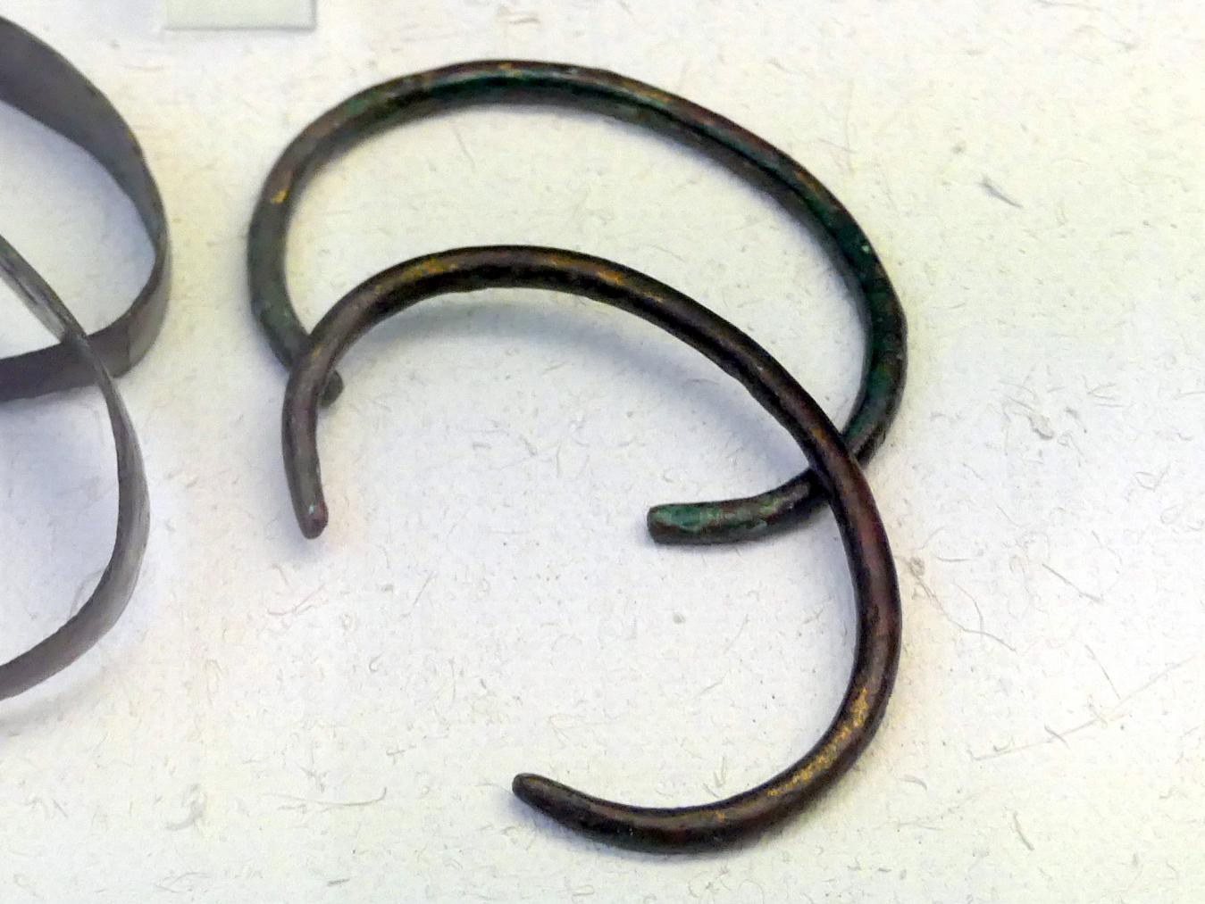 1 Paar Armringe, Bronzezeit, 3365 - 700 v. Chr.