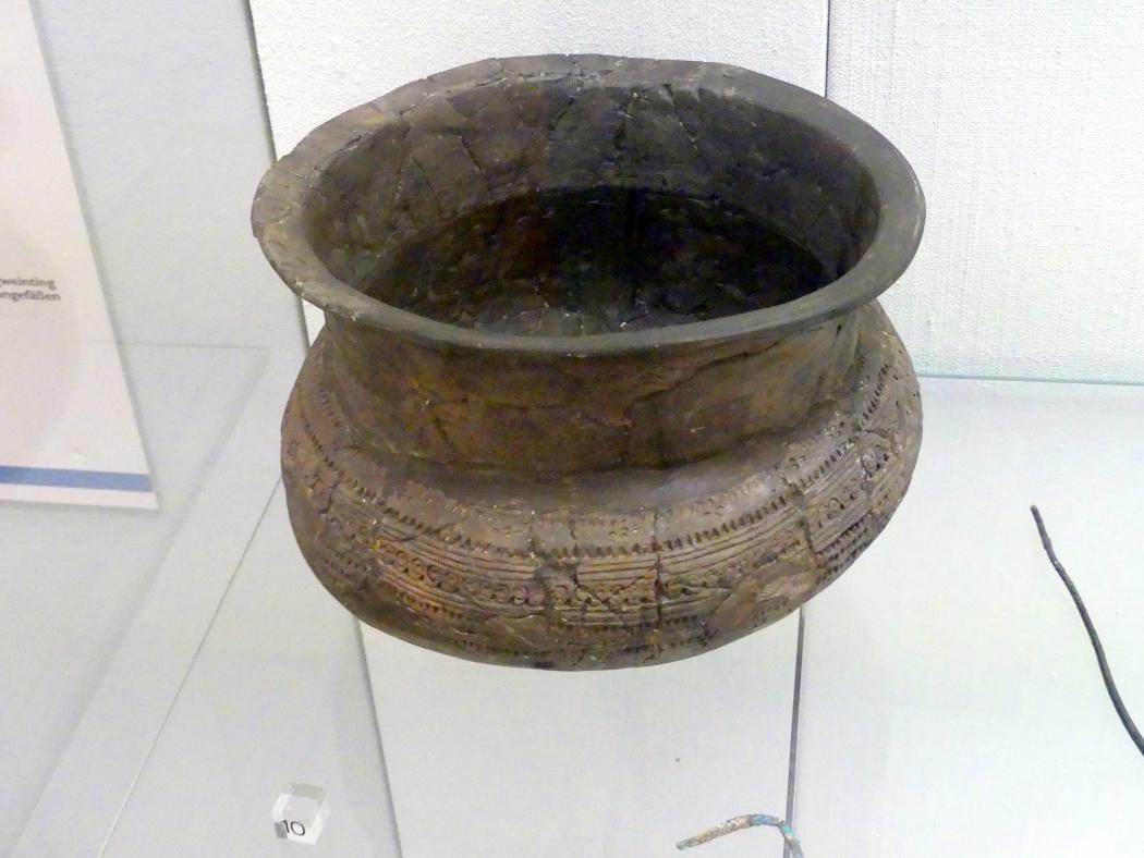 Kerbschnitt- und stempelverziertes Zylinderhalsgefäß, Späte Bronzezeit D, Undatiert
