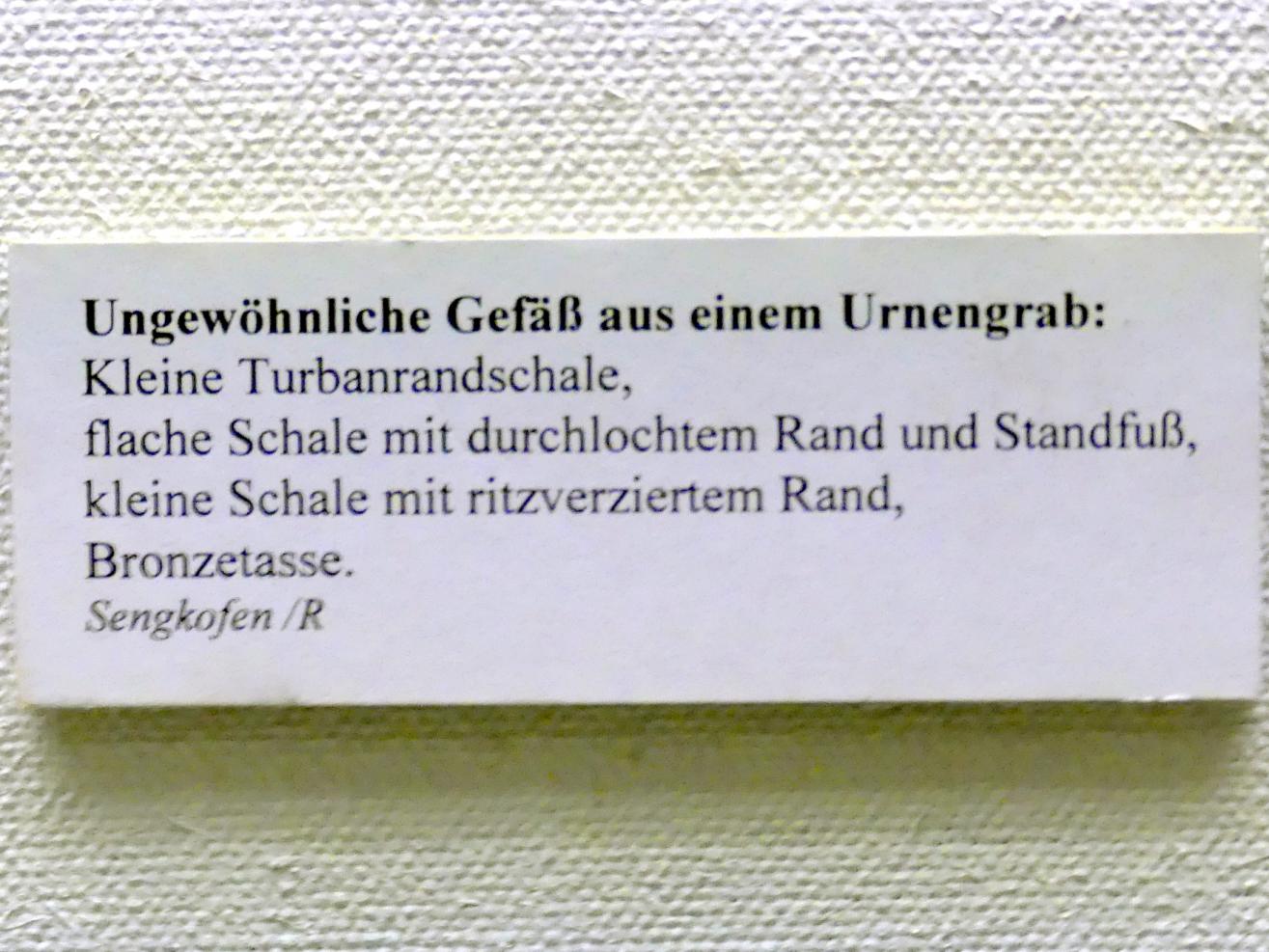 Flache Schale mit durchlochtem Rand und Standfuß, Späte Bronzezeit D, Undatiert, Bild 2/2