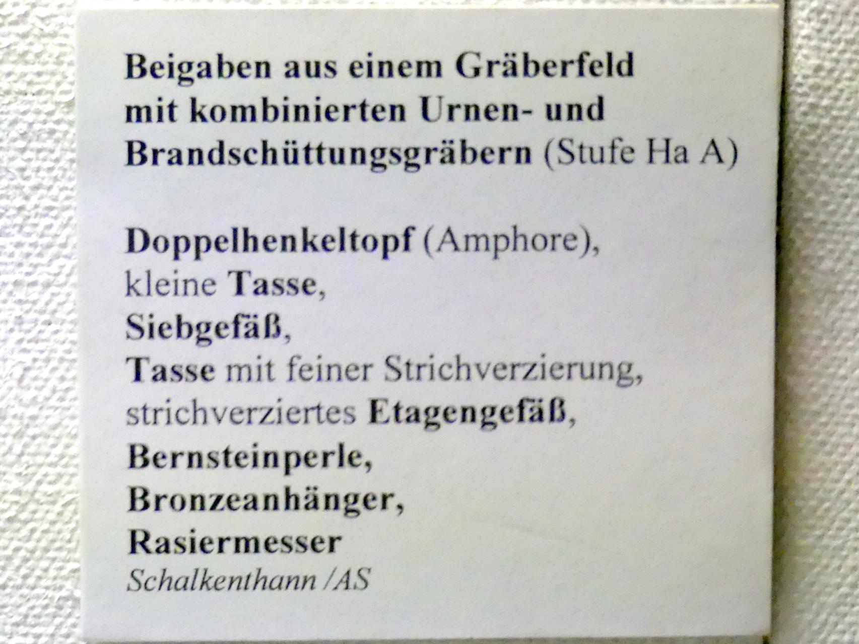 Tasse mit feiner Strichverzierung, Späte Bronzezeit D, Undatiert, Bild 2/2