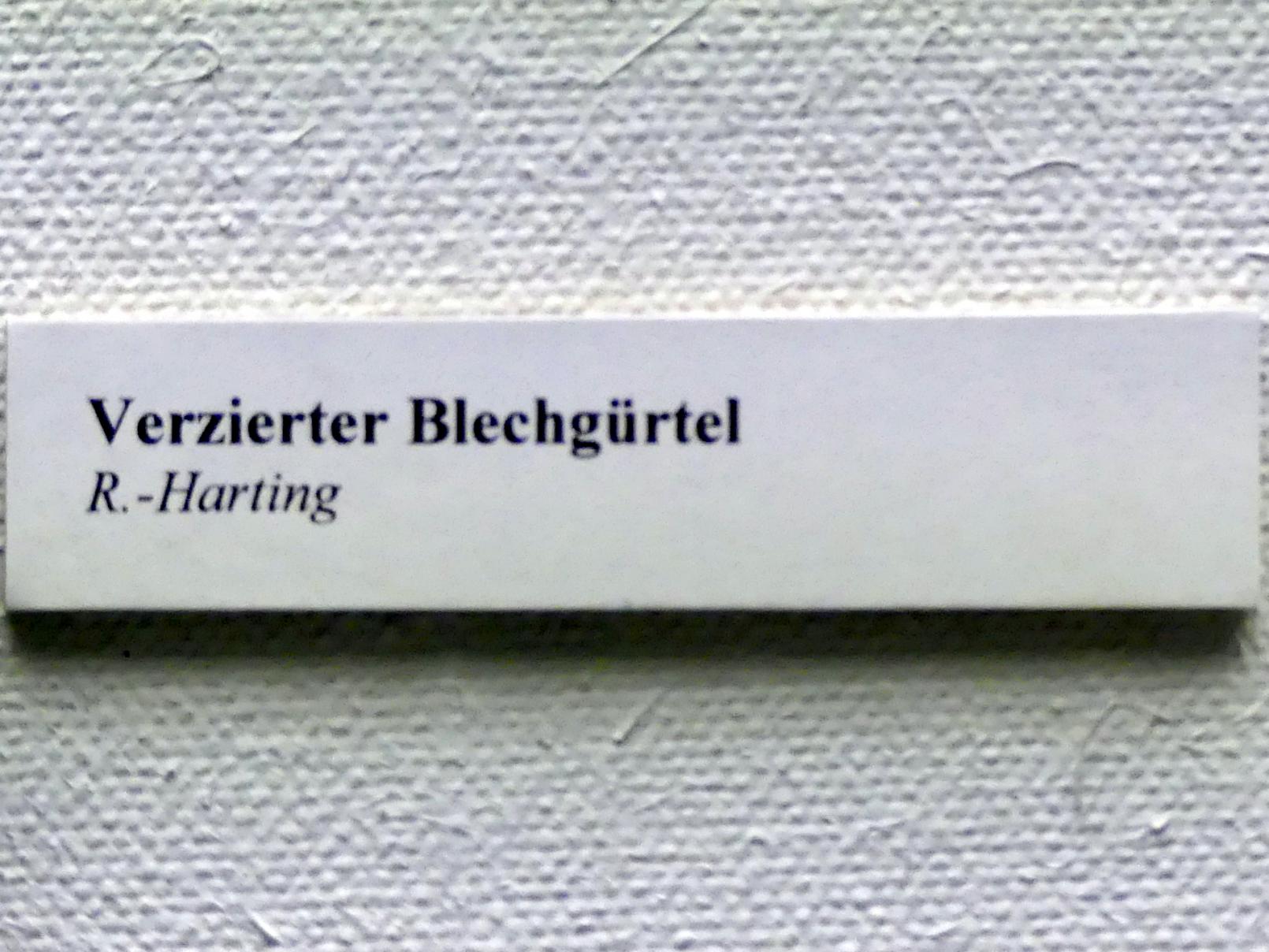 Verzierter Blechgürtel, Hallstattzeit, 700 - 200 v. Chr., Bild 2/2