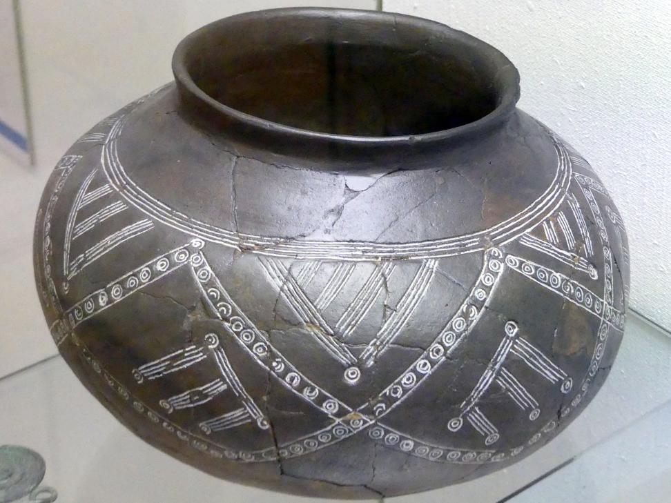 Verziertes Kegelhalsgefäß, Hallstattzeit, 700 - 200 v. Chr., Bild 2/3