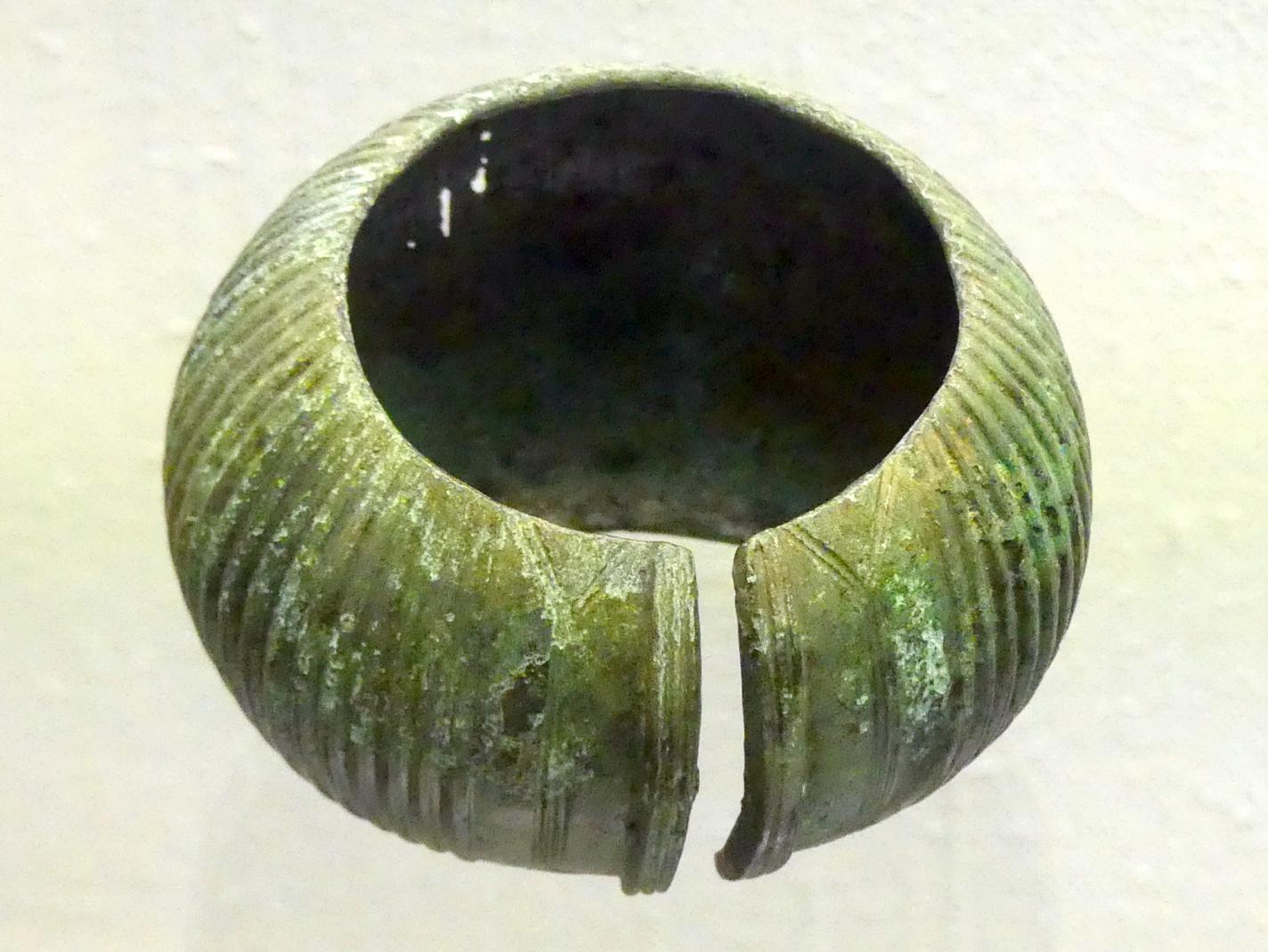 Melonenarmband, Hallstattzeit, 700 - 200 v. Chr.