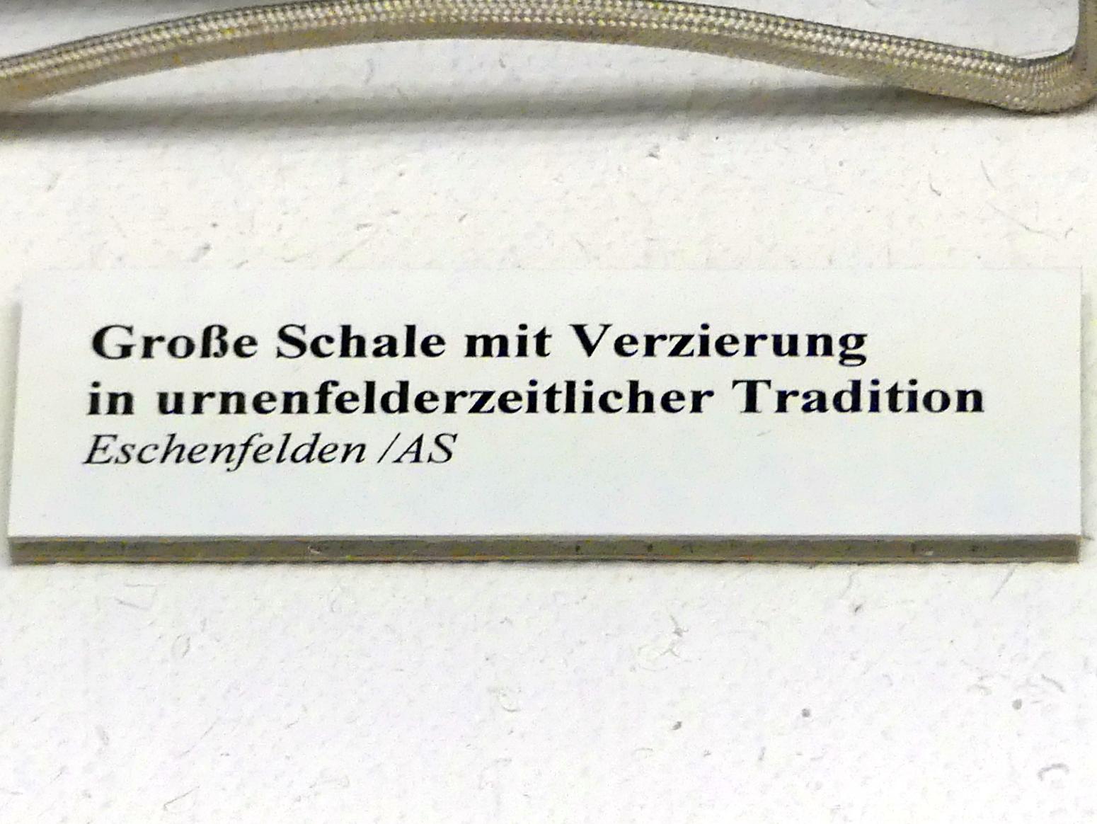Große Schale mit Verzierung in urnenfelderzeitlicher Tradition, Hallstattzeit, 700 - 200 v. Chr., Bild 2/2
