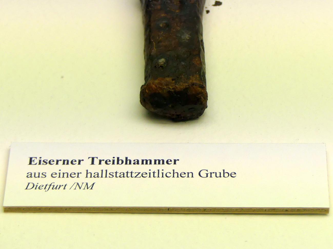 Eiserner Treibhammer, Hallstattzeit, 700 - 200 v. Chr., Bild 2/2