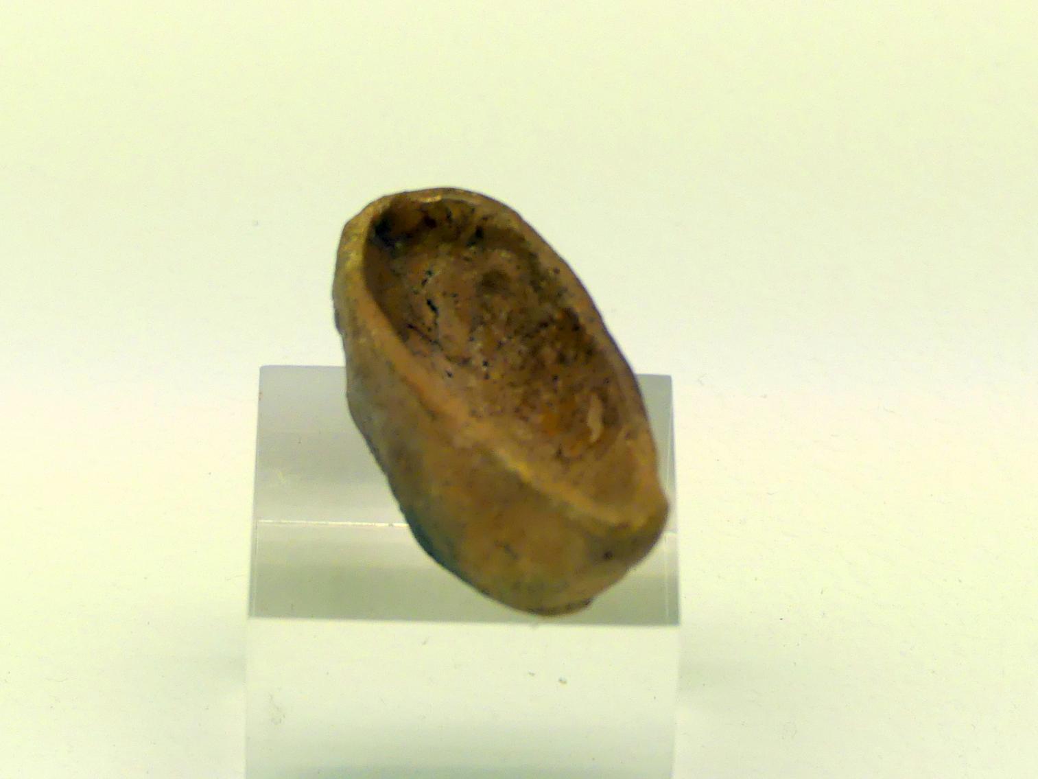 Miniaturboot aus Ton, Hallstattzeit, 700 - 200 v. Chr., Bild 1/2