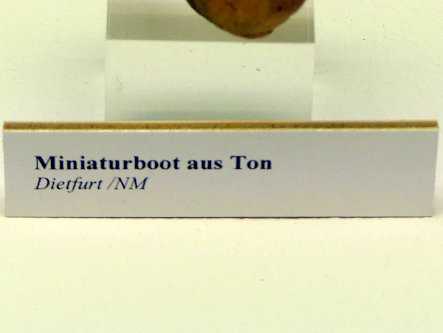 Miniaturboot aus Ton, Hallstattzeit, 700 - 200 v. Chr., Bild 2/2