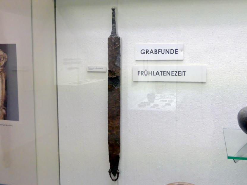 Eisenschwert in Bronzescheide, Frühlatènezeit A, 700 - 100 v. Chr.