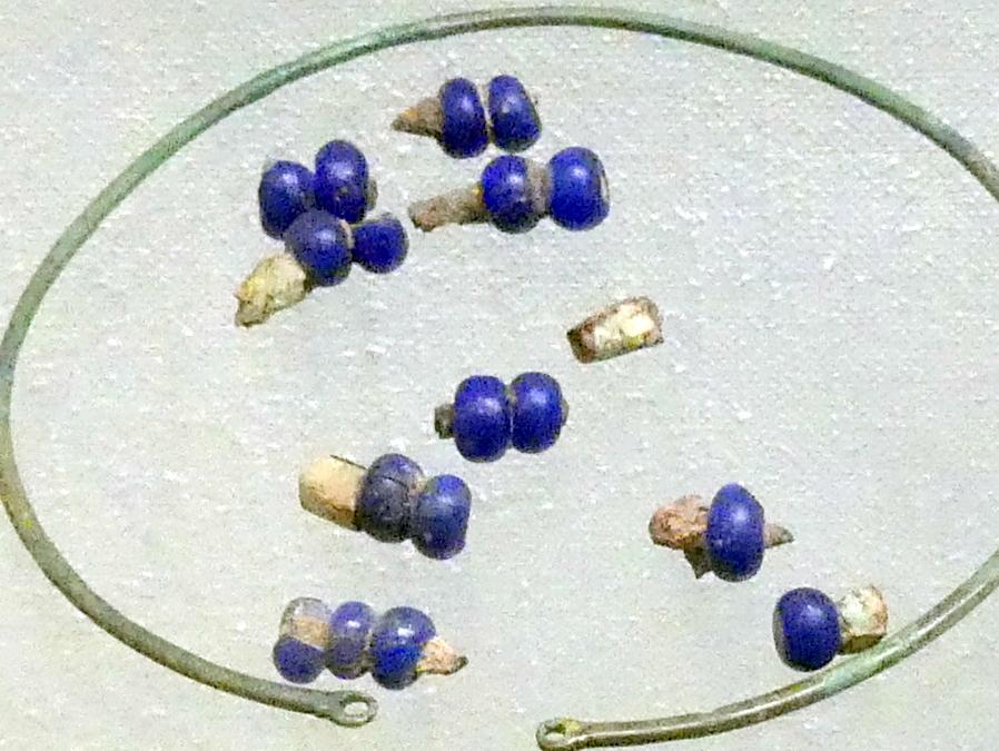 Glasperlen, Frühlatènezeit A, 700 - 100 v. Chr., Bild 1/2