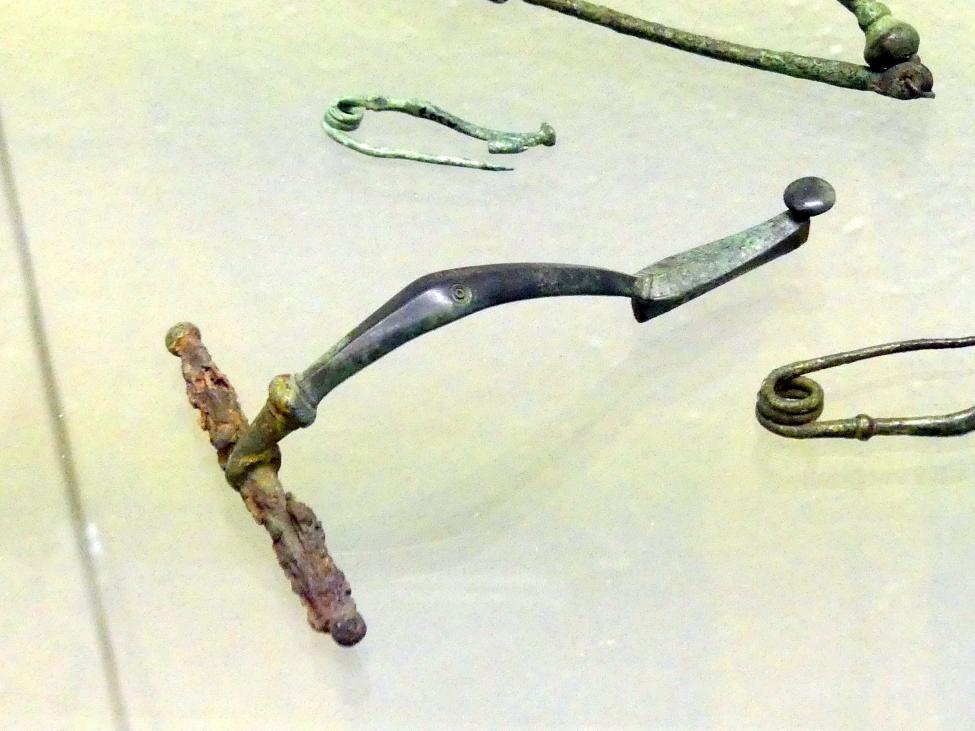 Gewandspange mit Fußknopf, Frühlatènezeit A, 700 - 100 v. Chr.