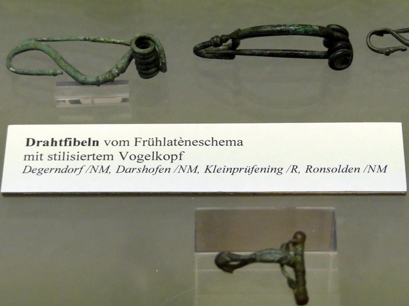Drahtfibel mit stilisiertem Vogelkopf, Frühlatènezeit A, 700 - 100 v. Chr., Bild 2/2