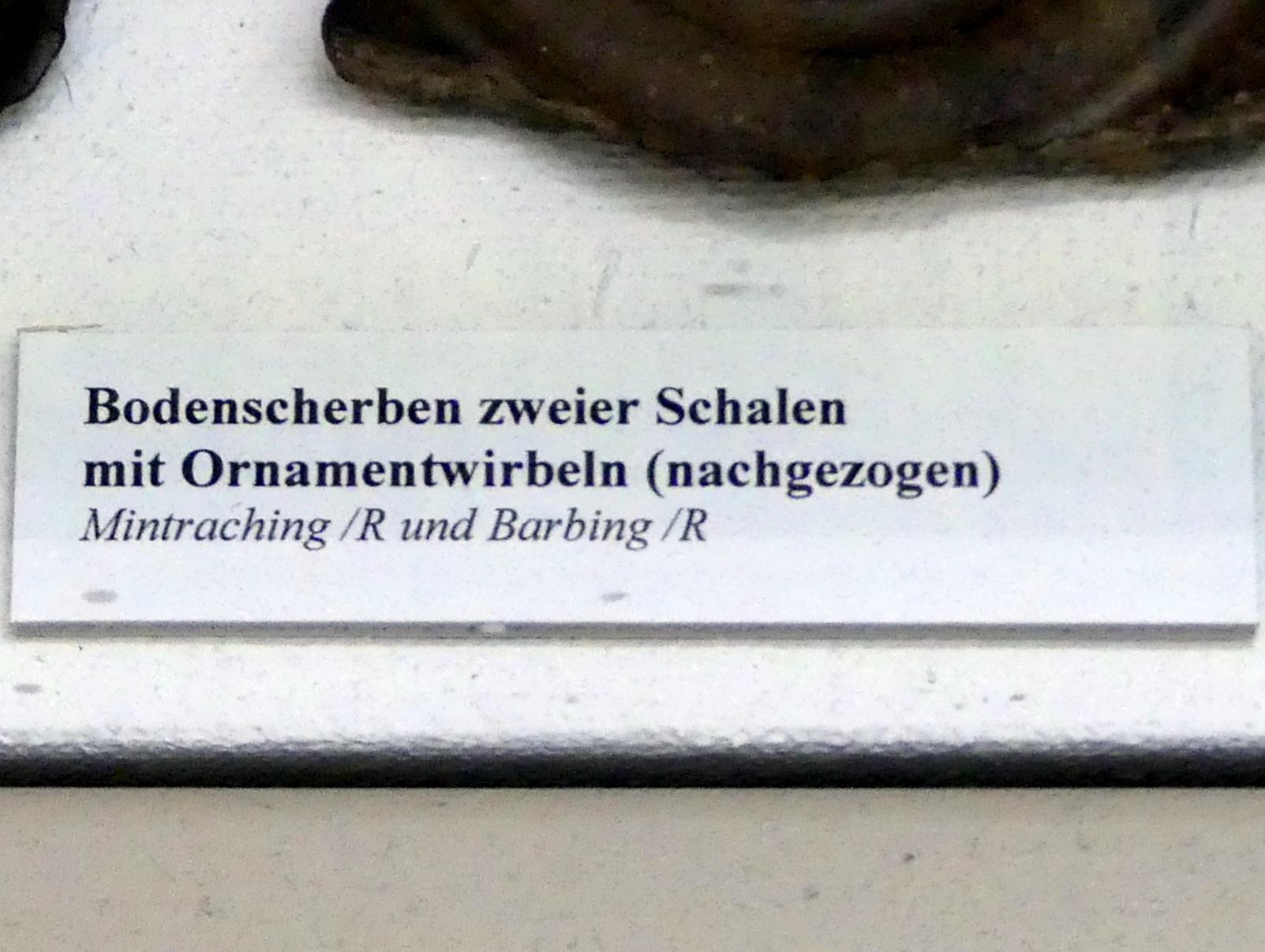 Bodenscherbe einer Schale mit Ornamentwirbeln, Frühlatènezeit A, 700 - 100 v. Chr., Bild 2/2