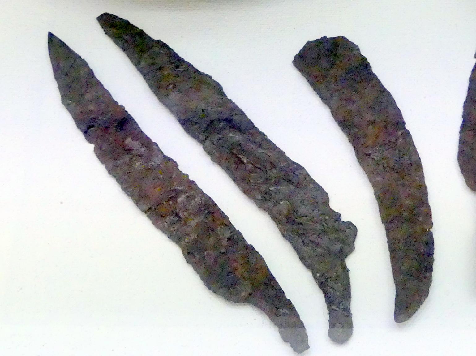 3 Eisenmesser, Hallstattzeit, 700 - 200 v. Chr.