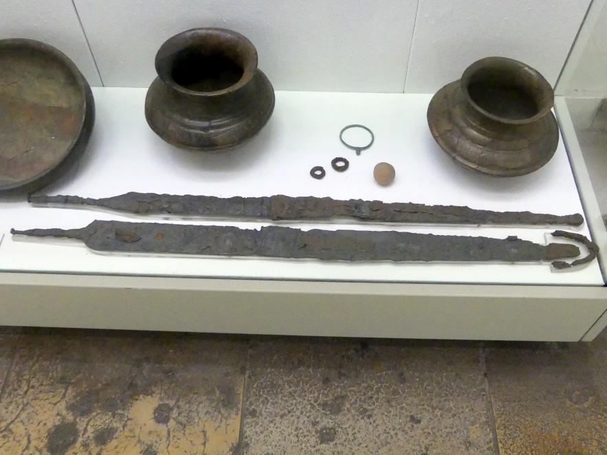 2 Schwerter, Hallstattzeit, 700 - 200 v. Chr.