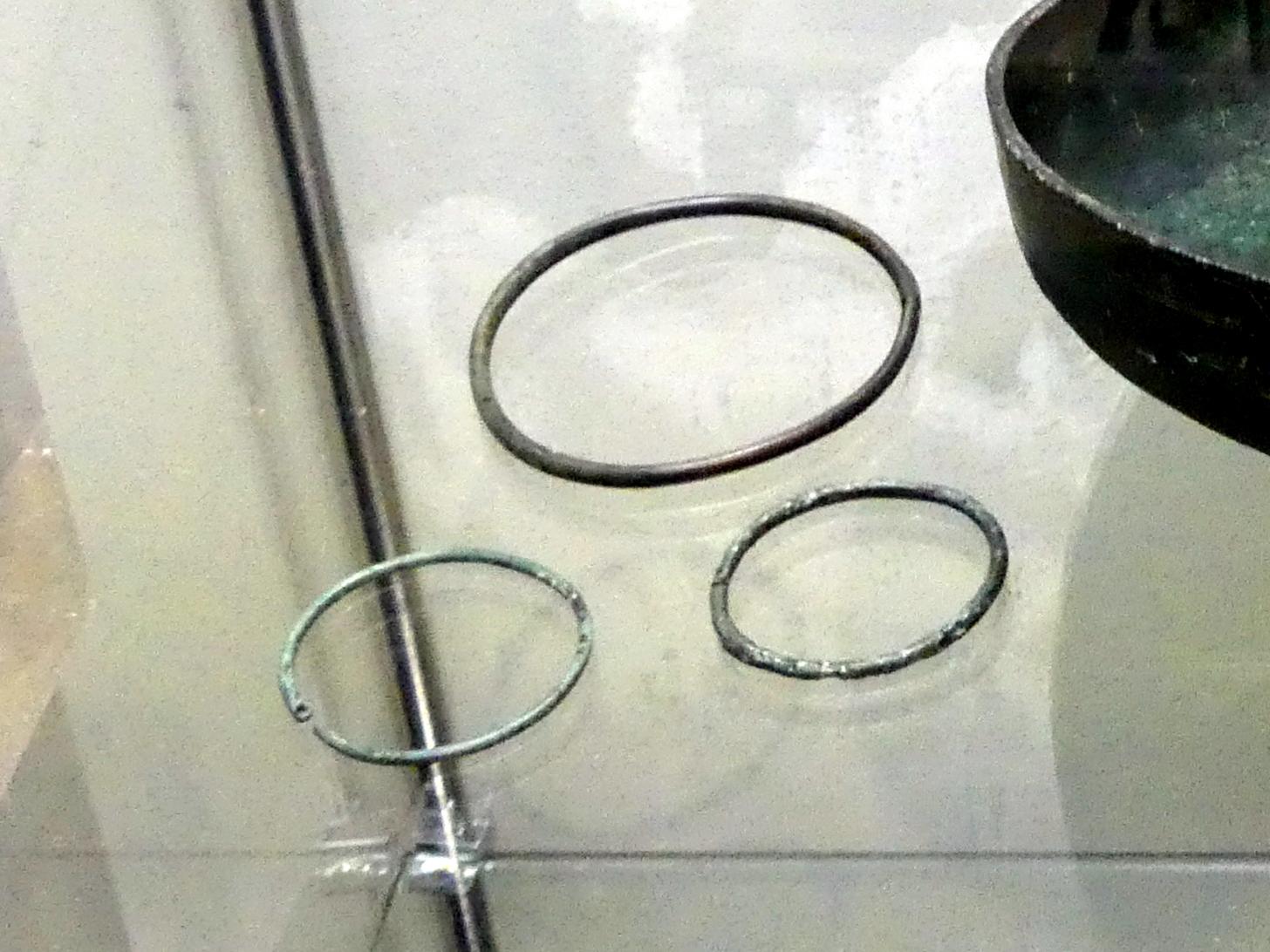 3 Bronzeringe, Frühlatènezeit A, 700 - 100 v. Chr., Bild 1/2