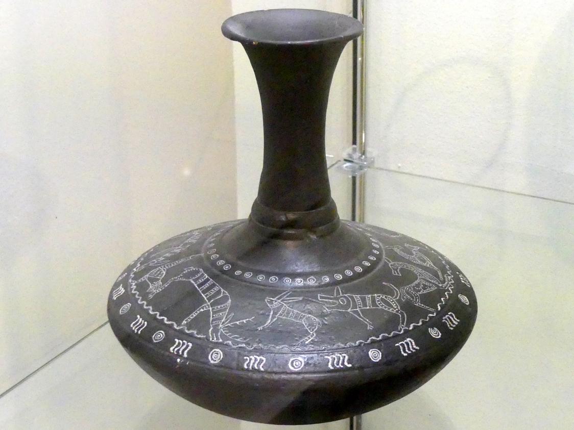 Linsenflasche mit Tierfries (Nachbildung), Frühlatènezeit A, 700 - 100 v. Chr., Bild 1/3