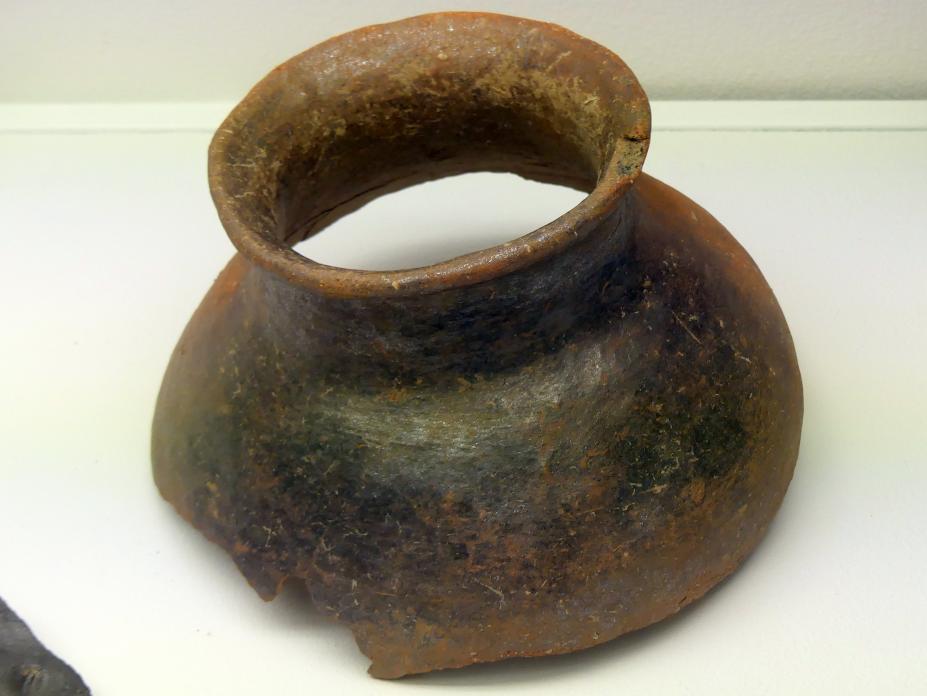 Oberteil einer großen graphitierten Flasche, Frühlatènezeit A, 700 - 100 v. Chr.