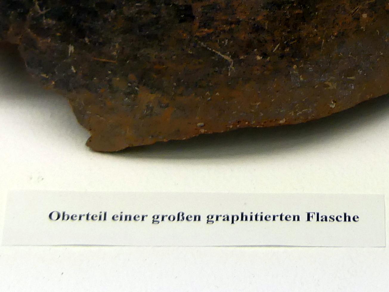 Oberteil einer großen graphitierten Flasche, Frühlatènezeit A, 700 - 100 v. Chr., Bild 2/2