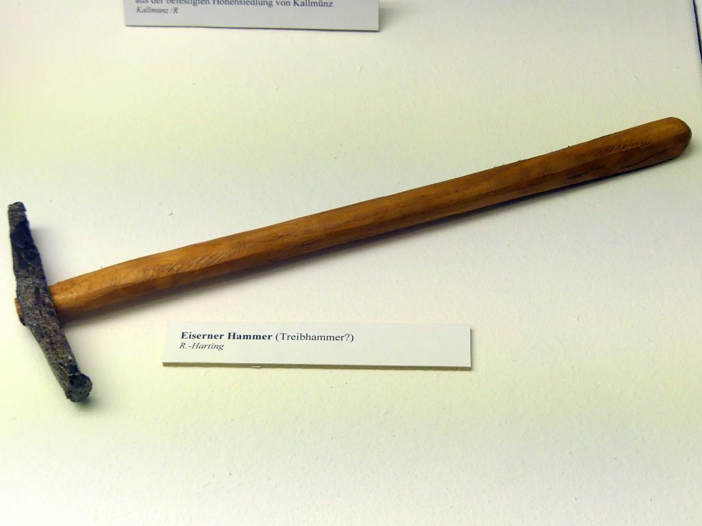 Eiserner Hammer (Treibhammer?), Frühlatènezeit A, 700 - 100 v. Chr., Bild 1/2