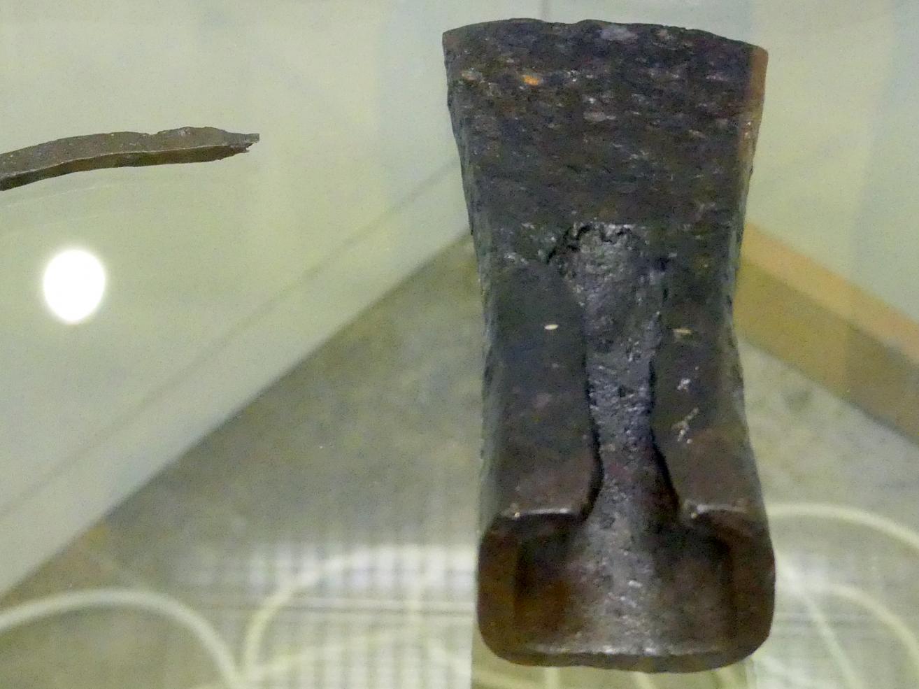 Tüllenbeil, Frühlatènezeit A, 700 - 100 v. Chr., Bild 1/2