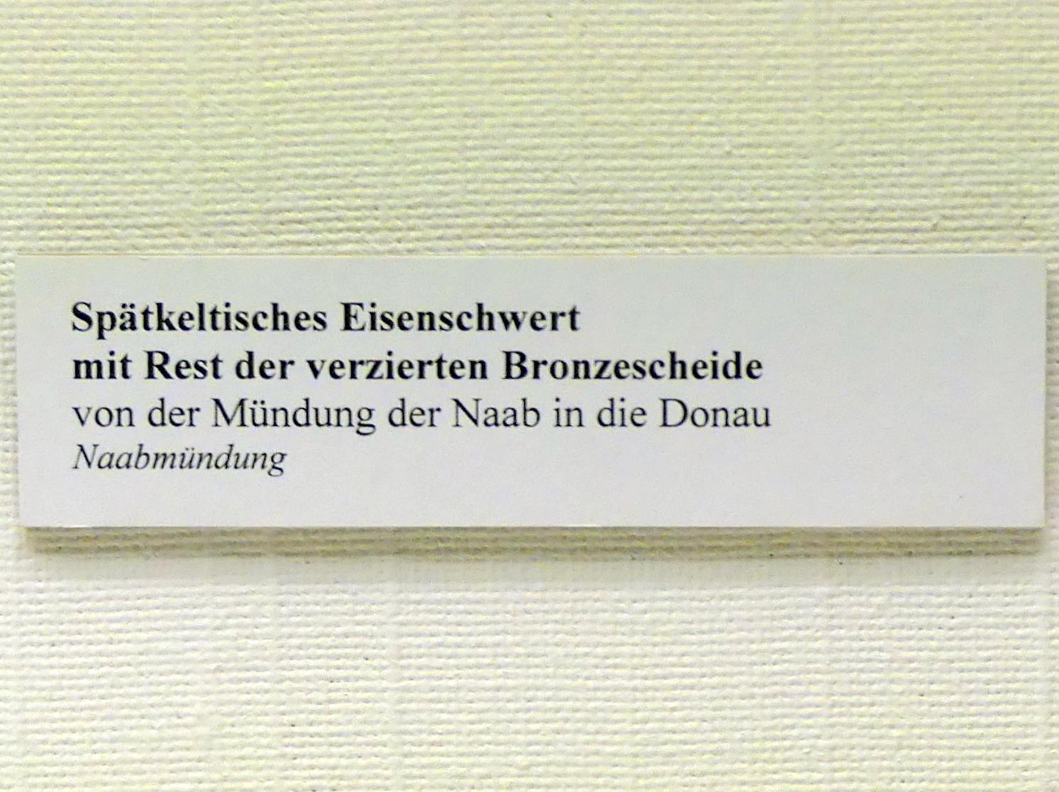 Spätkeltisches Eisenschwert und Rest der verzierten Bronzescheide, Spätlatènezeit D, 700 - 100 v. Chr., Bild 2/2