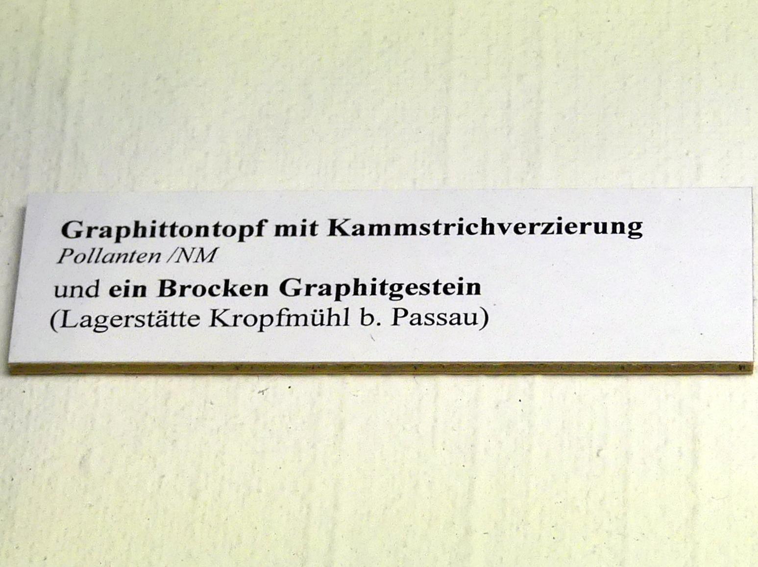 Graphittontopf mit Kammstrichverzierung, Spätlatènezeit D, 700 - 100 v. Chr., Bild 2/2