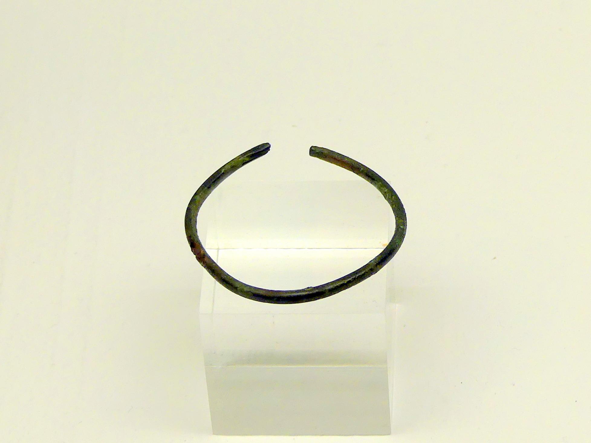 Bronzearmring, Spätlatènezeit D, 700 - 100 v. Chr., Bild 1/2