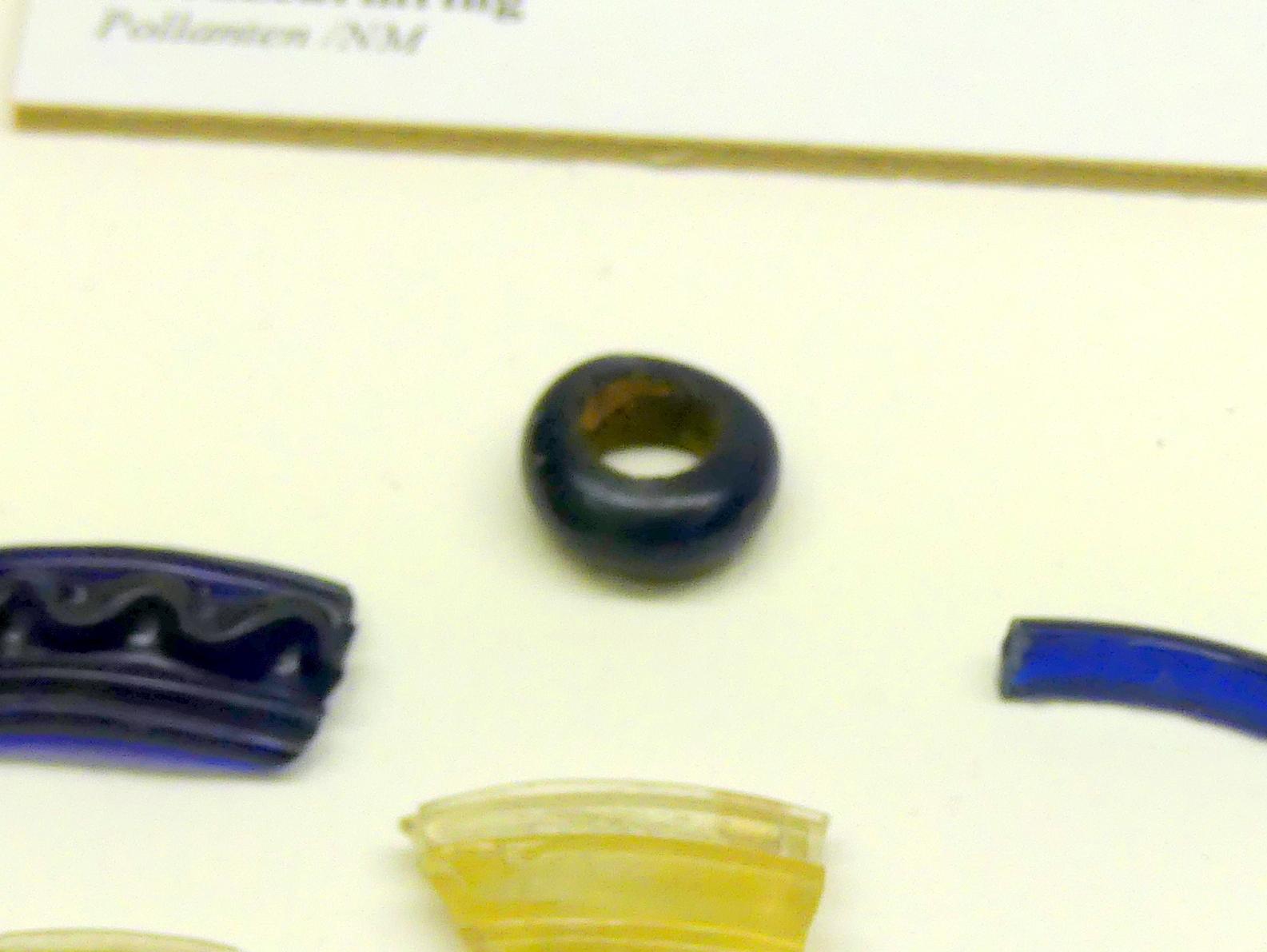 Blaue Ringperle, Spätlatènezeit D, 700 - 100 v. Chr., Bild 1/2