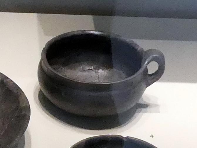 Henkelschale, Hallstattzeit, 700 - 200 v. Chr.