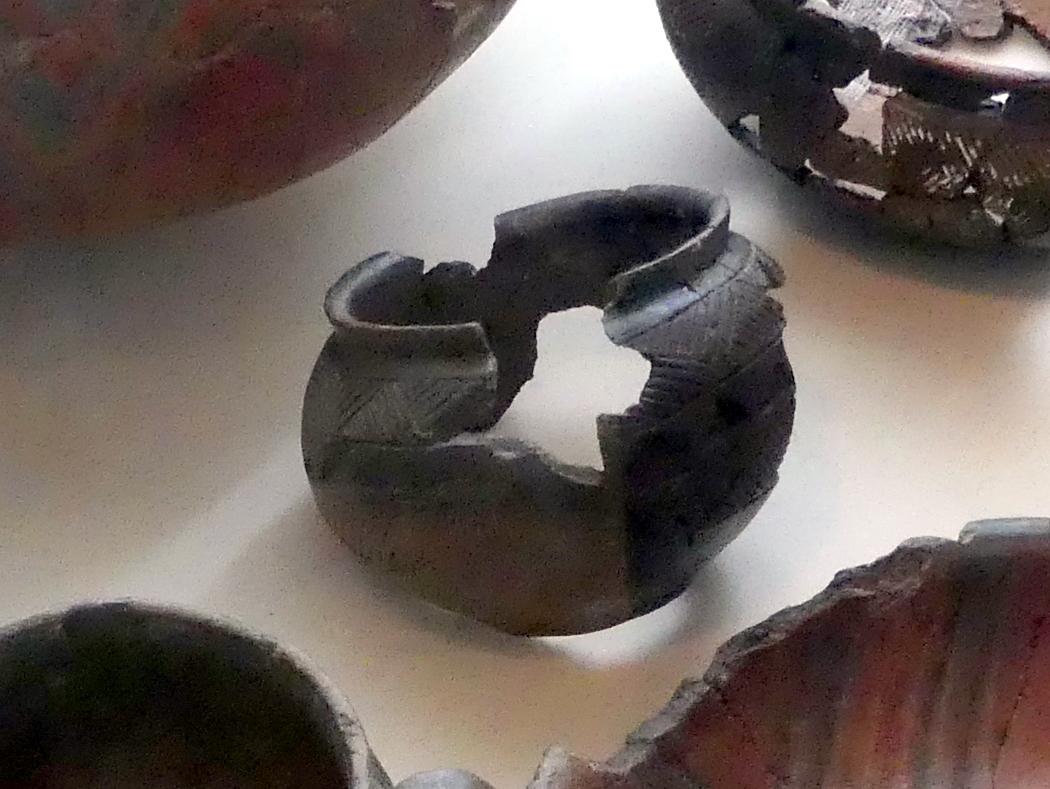 Kragenrandtasse, Hallstattzeit, 700 - 200 v. Chr.