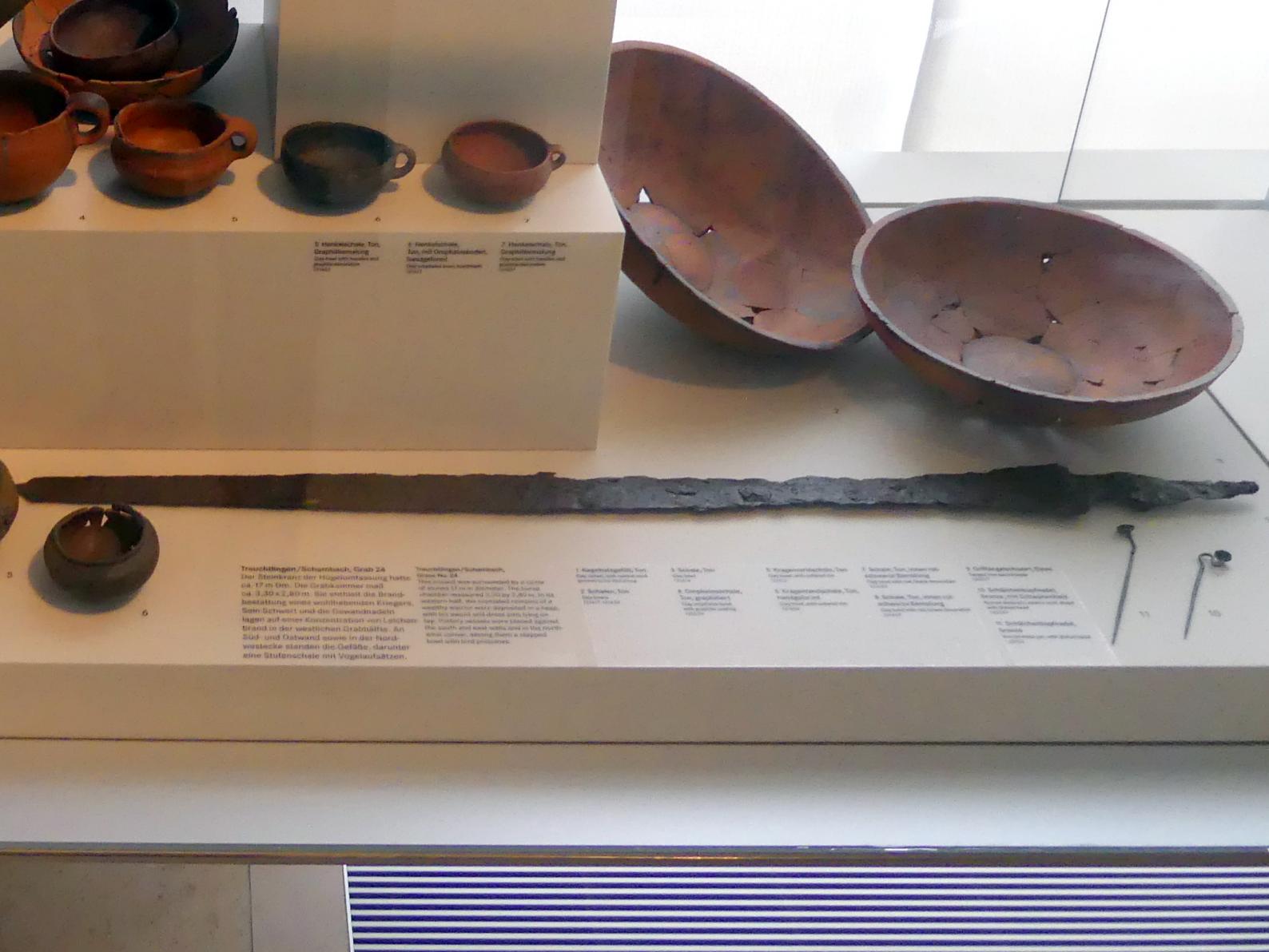 Griffangelschwert, Hallstattzeit, 700 - 200 v. Chr., Bild 1/2