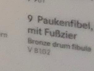 Paukenfibel mit Fußzier, Hallstattzeit, 700 - 200 v. Chr., Bild 2/2