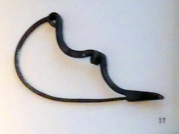 Schlangenfibel, Hallstattzeit, 700 - 200 v. Chr.