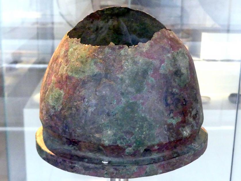 Bronzehelm, Typ Negau, Hallstattzeit, 700 - 200 v. Chr., 600 - 500 v. Chr., Bild 2/5