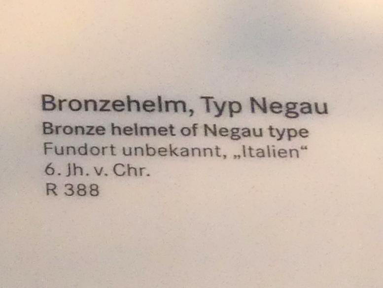 Bronzehelm, Typ Negau, Hallstattzeit, 700 - 200 v. Chr., 600 - 500 v. Chr., Bild 4/5
