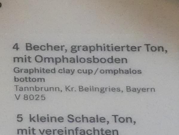 Becher mit Omphalosboden, Hallstattzeit, 700 - 200 v. Chr., Bild 2/2