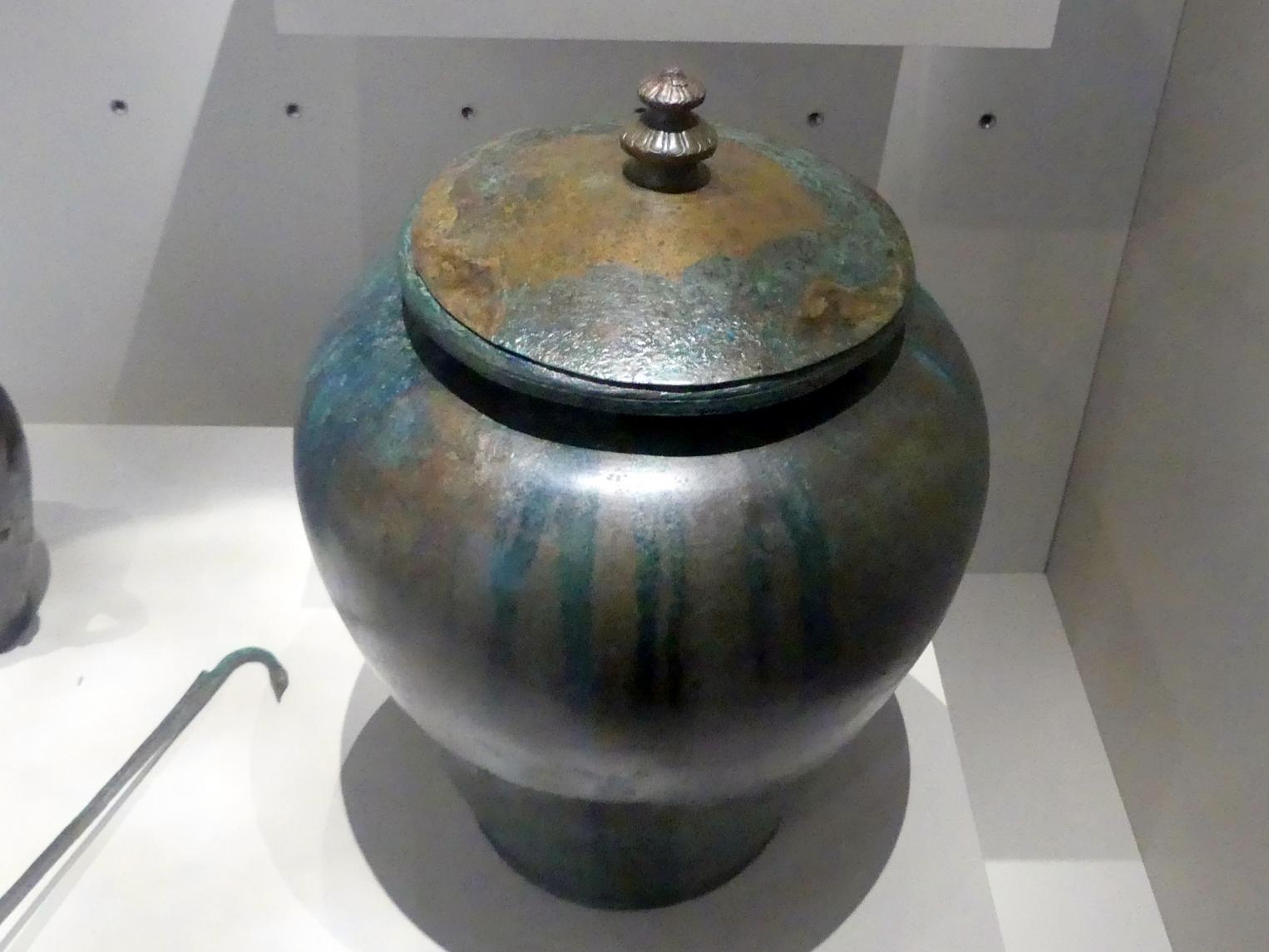 Stamnos mit Deckel, Latènezeit, 700 - 1 v. Chr., 500 - 400 v. Chr.