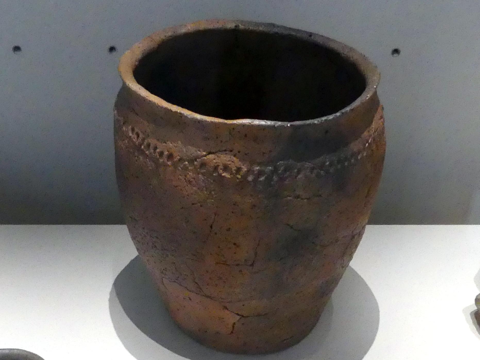 Topf, Frühlatènezeit A, 700 - 100 v. Chr., Bild 1/2