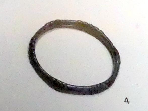 Knotenarmring, Frühlatènezeit A, 700 - 100 v. Chr., Bild 1/2