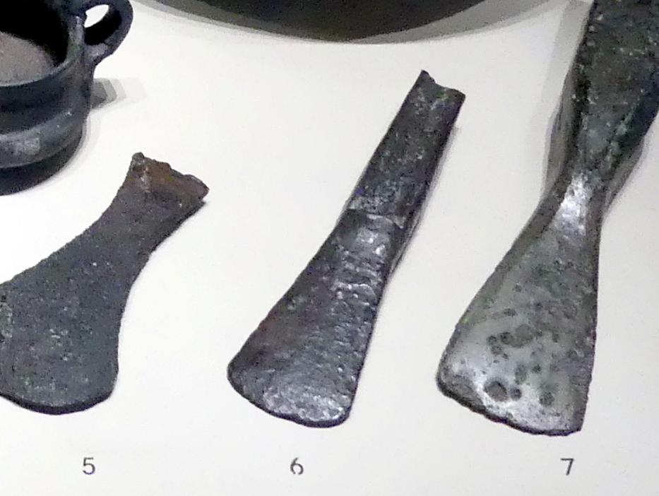 Absatzbeil, 1500 - 1300 v. Chr., Bild 1/2