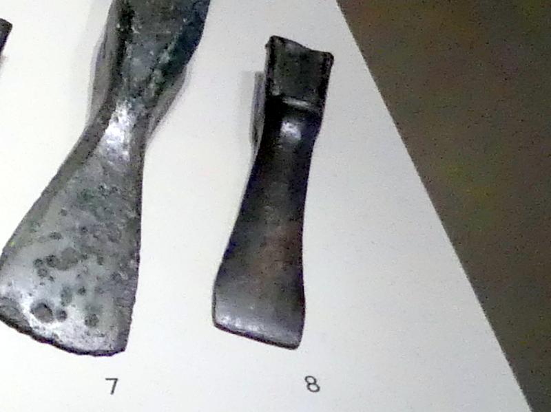 Absatzbeil, 1400 - 1100 v. Chr., Bild 1/2