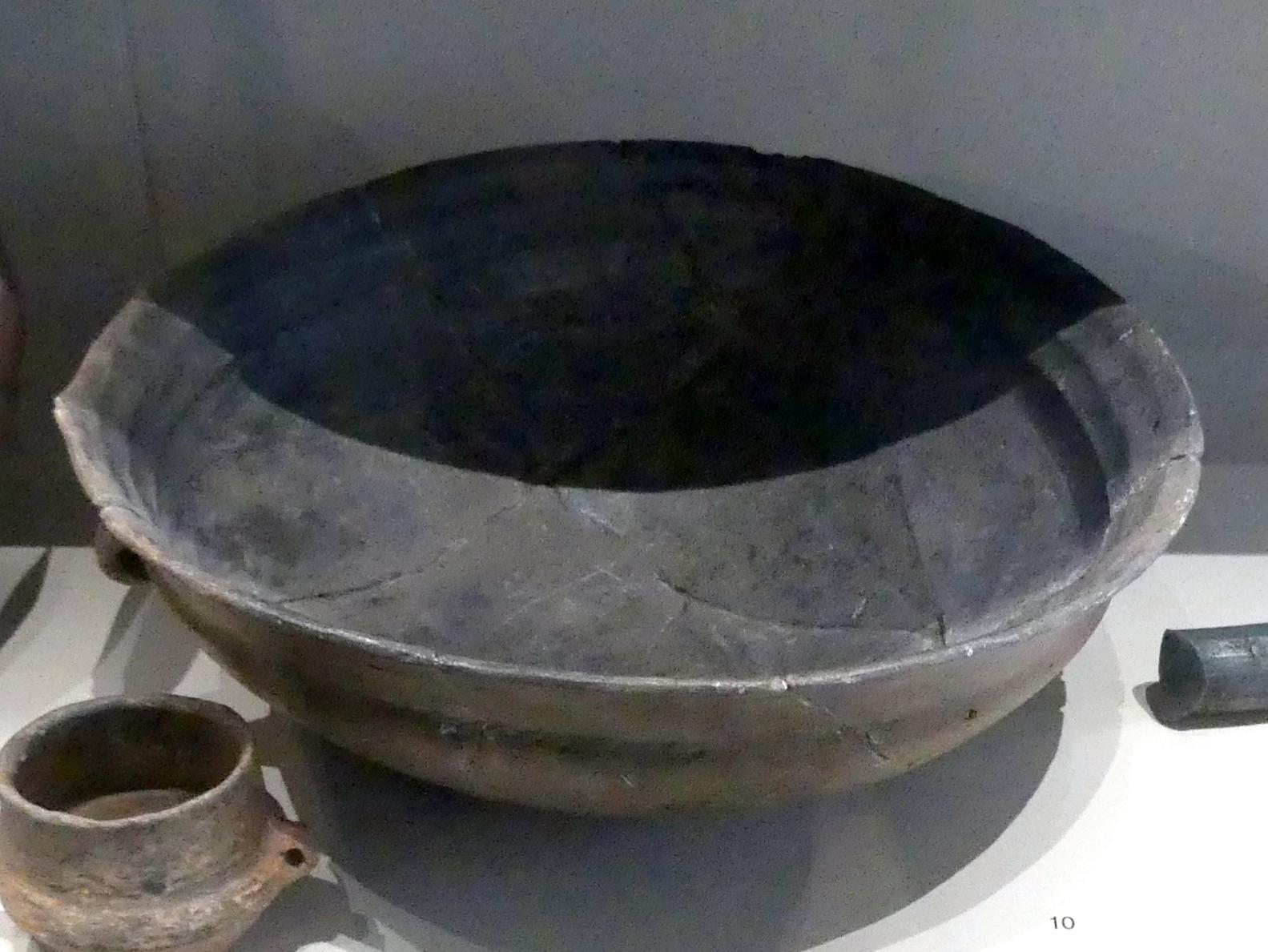 Henkelschale, 900 - 650 v. Chr.