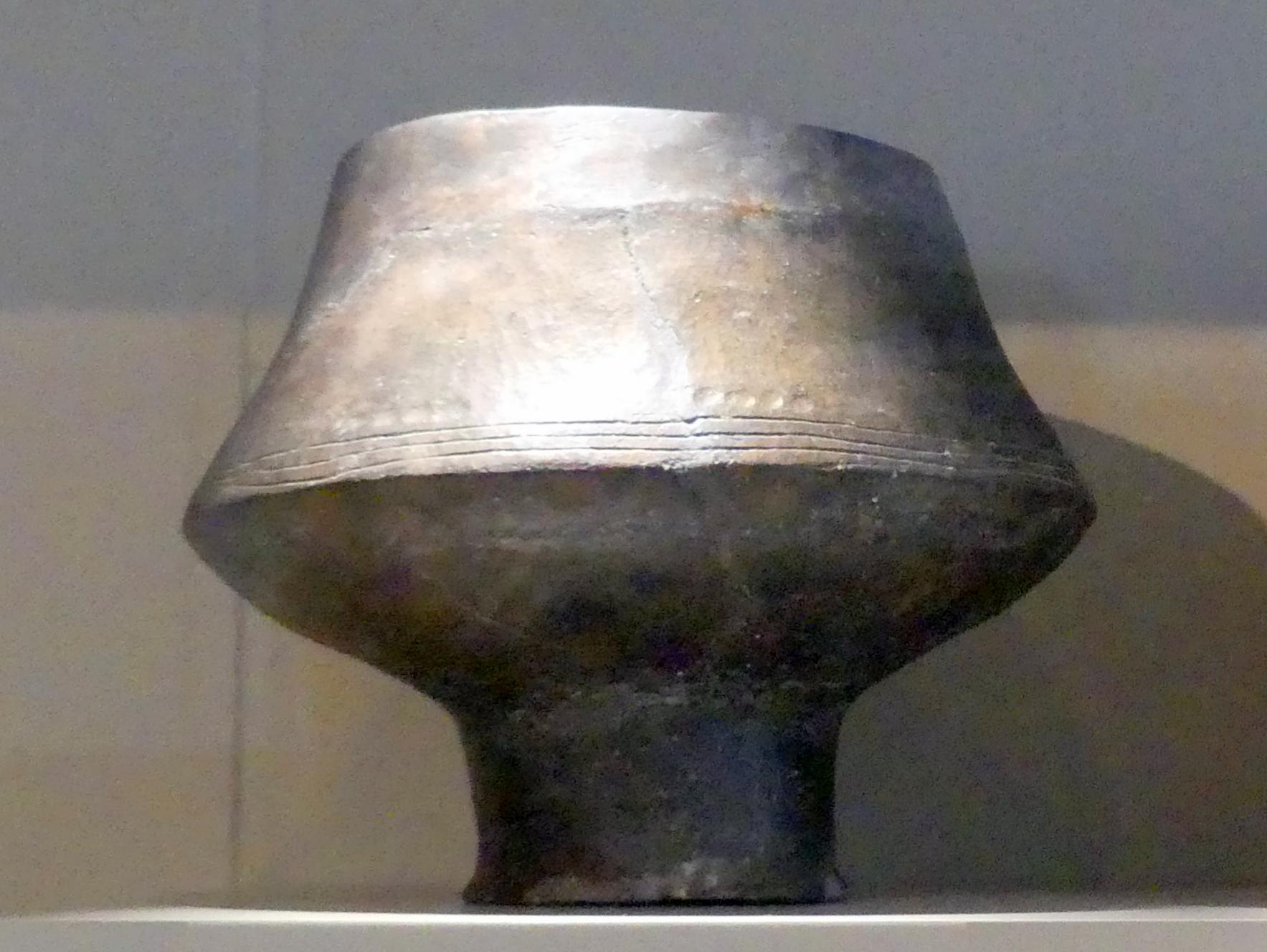 Fußpokal, 1100 - 900 v. Chr.