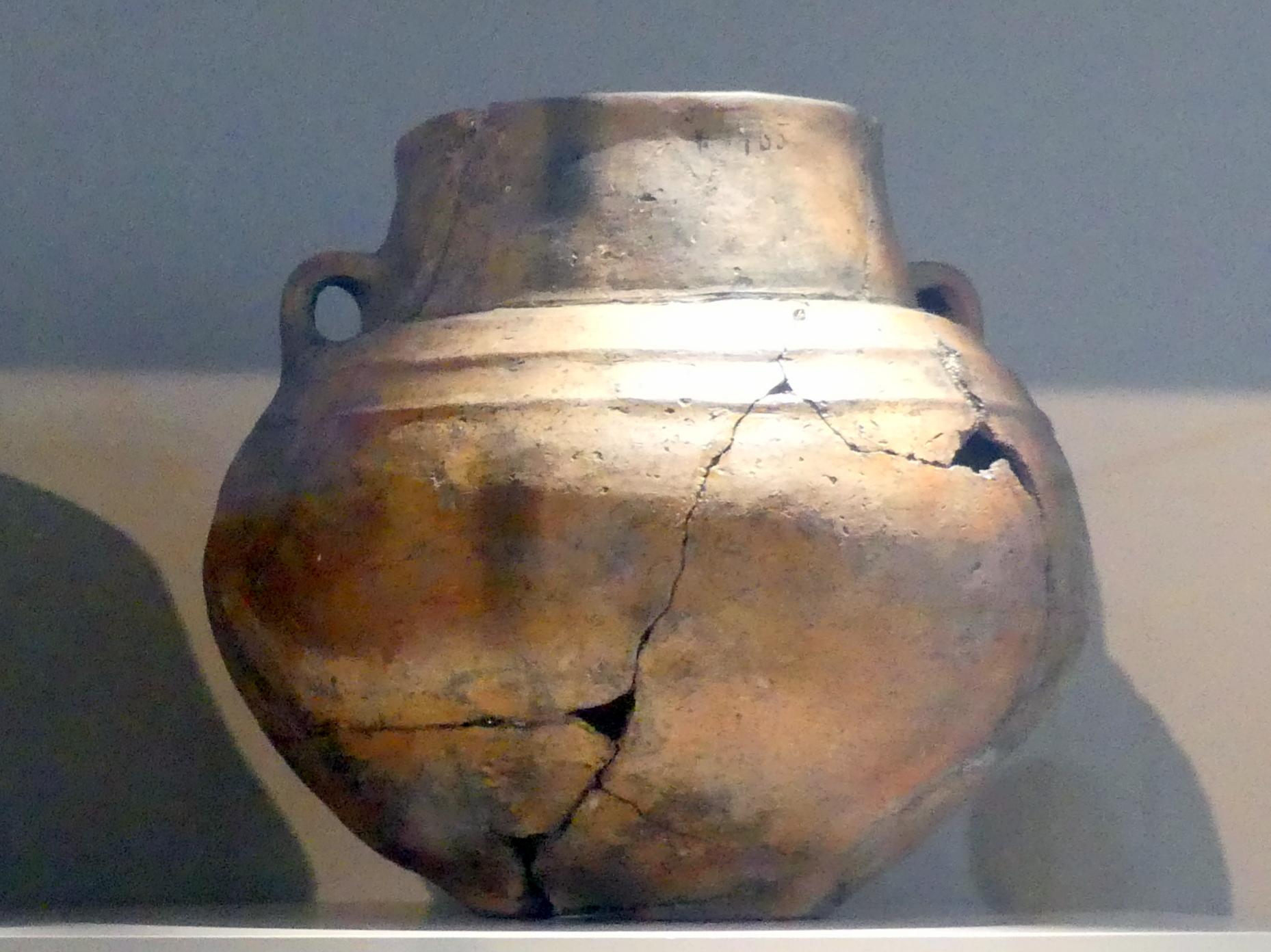 Topf mit horizontaler Kannelur, 900 - 600 v. Chr., Bild 1/2