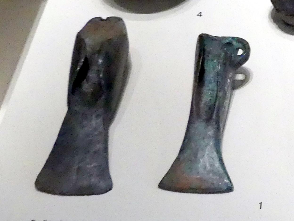Lappenbeile, 1000 - 700 v. Chr., Bild 1/2