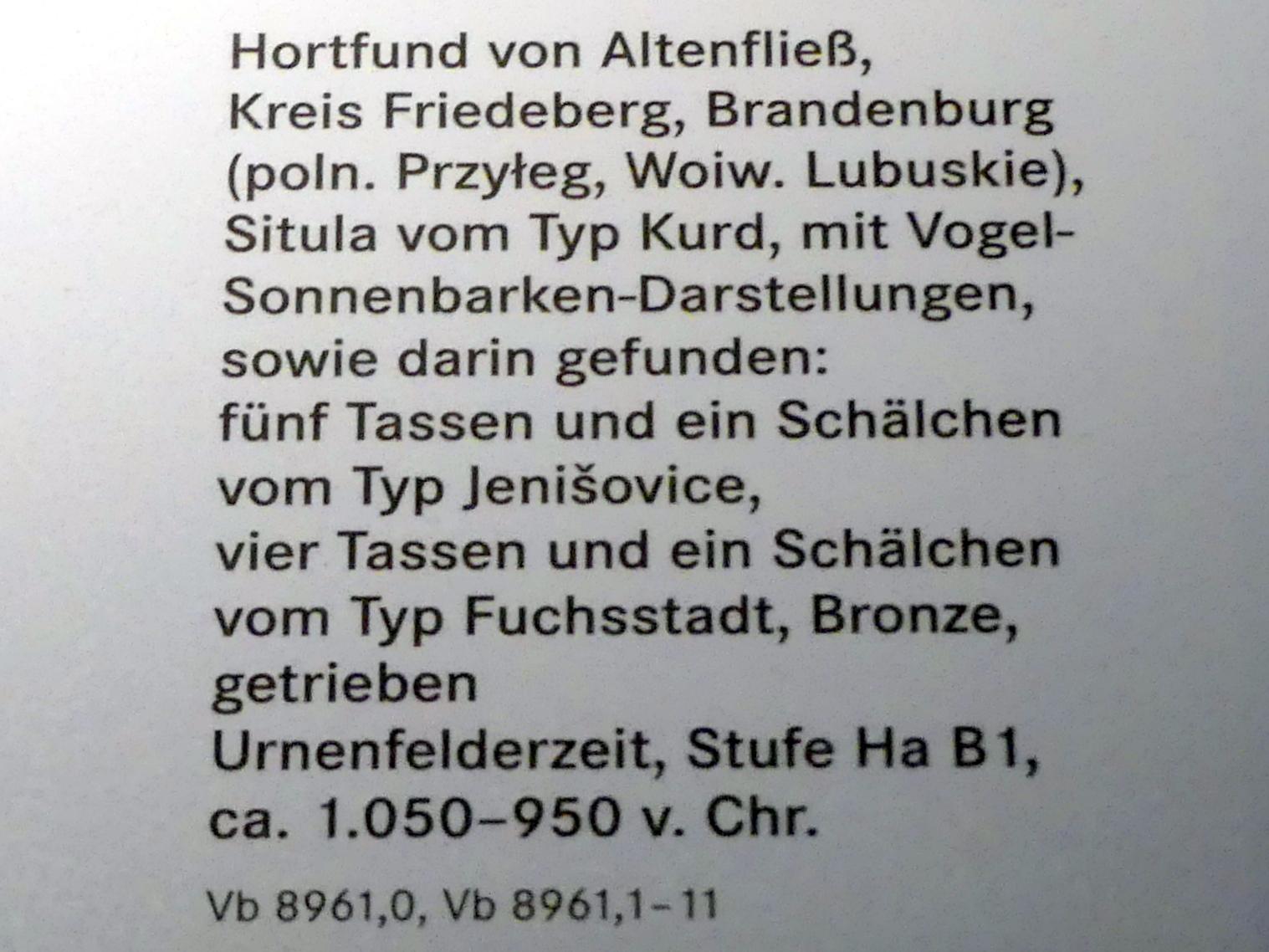 Fünf Tassen und eine Schälchen vom Typ Jenišovice, Hallstattzeit B1, Urnenfelderzeit, 1400 - 700 v. Chr., 1050 - 950 v. Chr., Bild 2/2