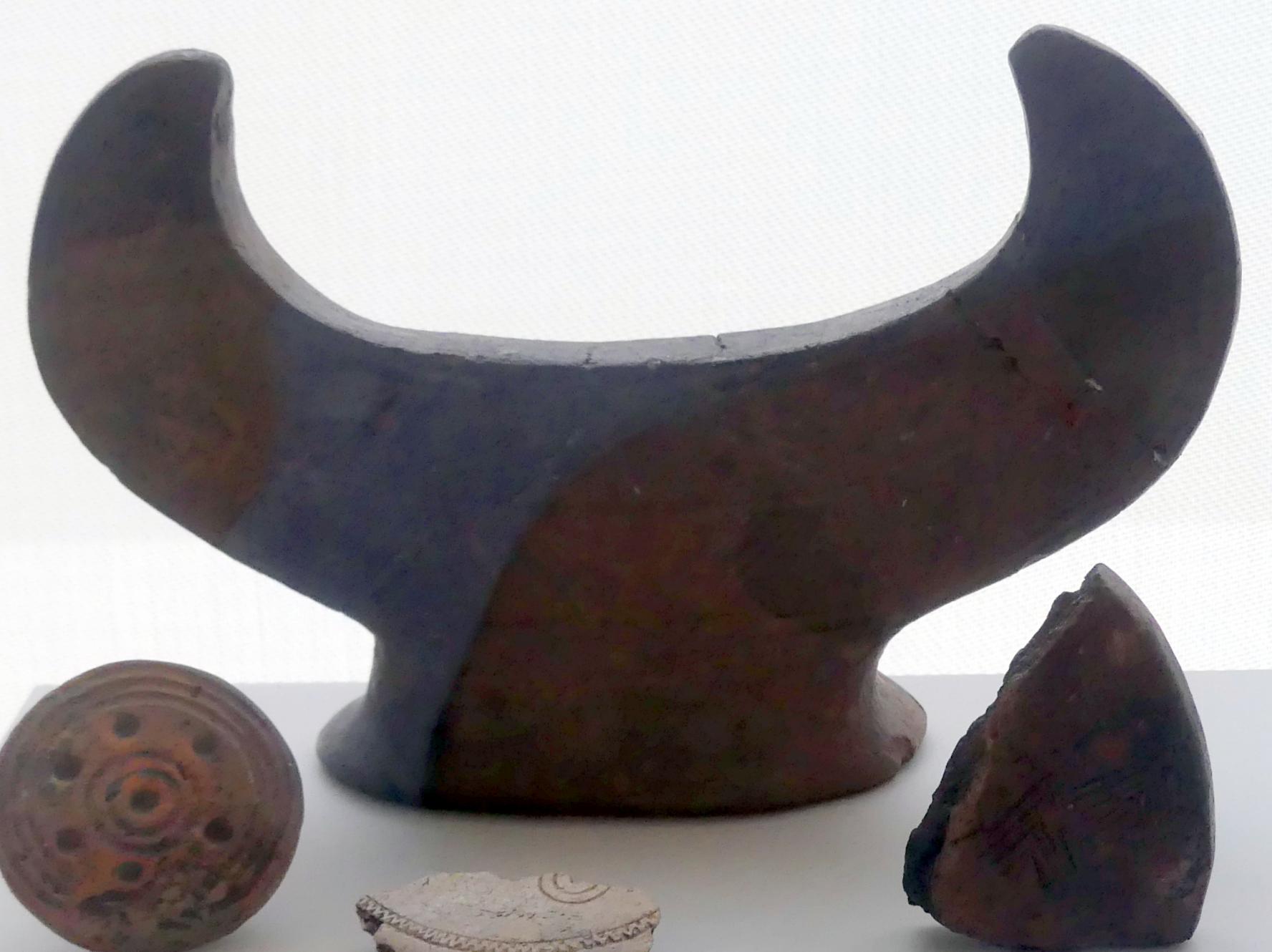 Feuerbock, Urnenfelderzeit, 1400 - 700 v. Chr., 1200 - 800 v. Chr., Bild 1/2